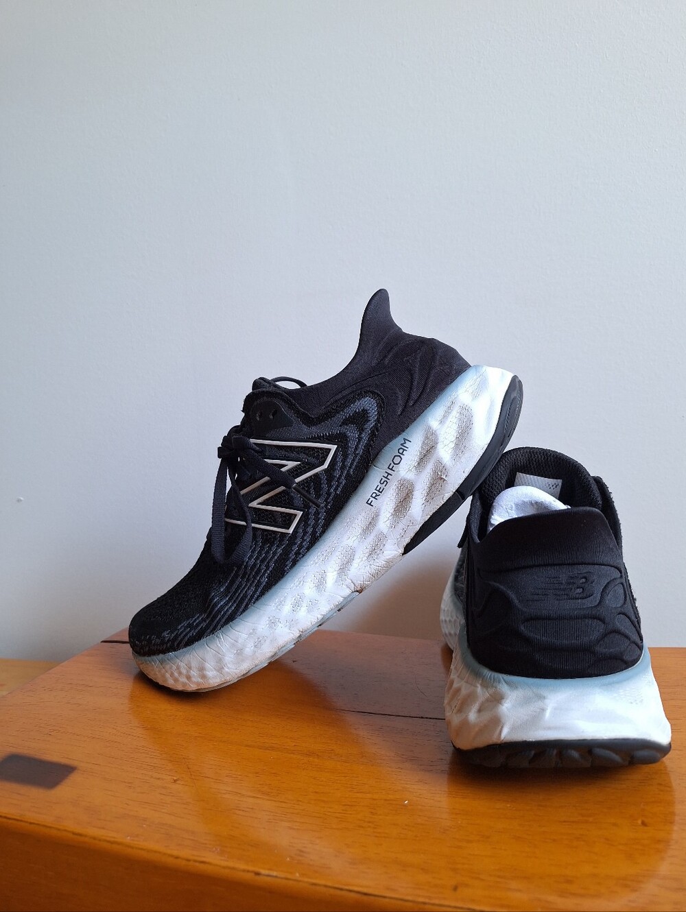 New Balance Fresh Foam 1080v11 Women's Black And White Size 7.5 - Picture 12 of 13